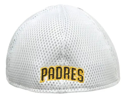 New Era Gorra San Diego Padres MLB Repreve 39thirty Talla Mediana Blanco Bordado Estructura Reciclada Accesorio Moderno y Sostenible