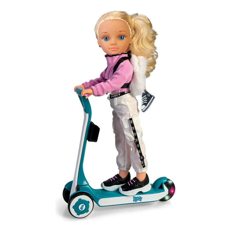 Nancy Un Dia Con Mi Patinete Con Accesorios 42cm Famosa