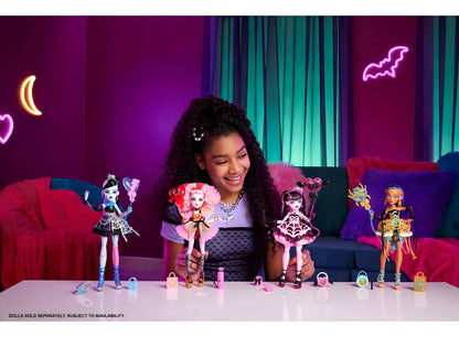Kit Pastelería De La Colección Cumplespantos Con Muñeca Clawdeen Wolf De Monster High