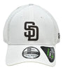 New Era Gorra San Diego Padres MLB 39thirty Talla Chica Detalle Blanco Bordado Diseño Inspirado Accesorio Esencial