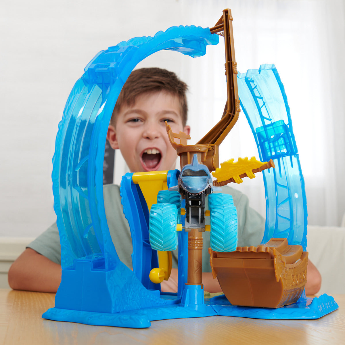 Monster Jam 6070018 Set Megalodon Loop of Doom con camión 1:64