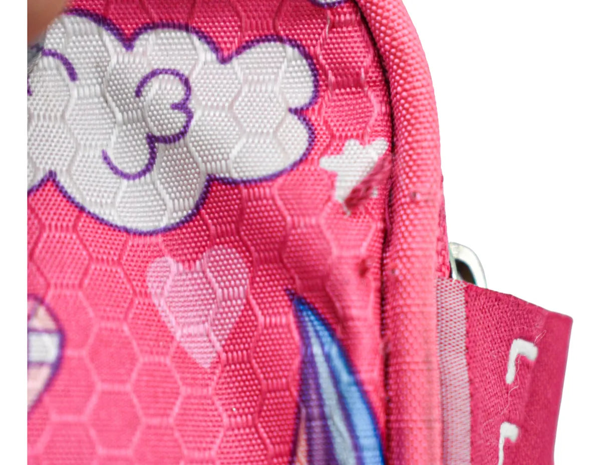 Mochila Y Lapicera Unicorn Nubes Y Estrellas Con Detalle Rosa Chicle Estampado