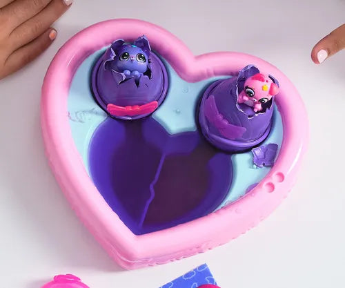 Hatchimals Alive, Juguete Neon Rainbow Bestie Pool Party Con 2 Minifiguras De Amiguitas En Huevos Con Una Colorida Revelación, 14 Accesorios, Juguetes Para Niños Y Niñas A Partir De 3 Años