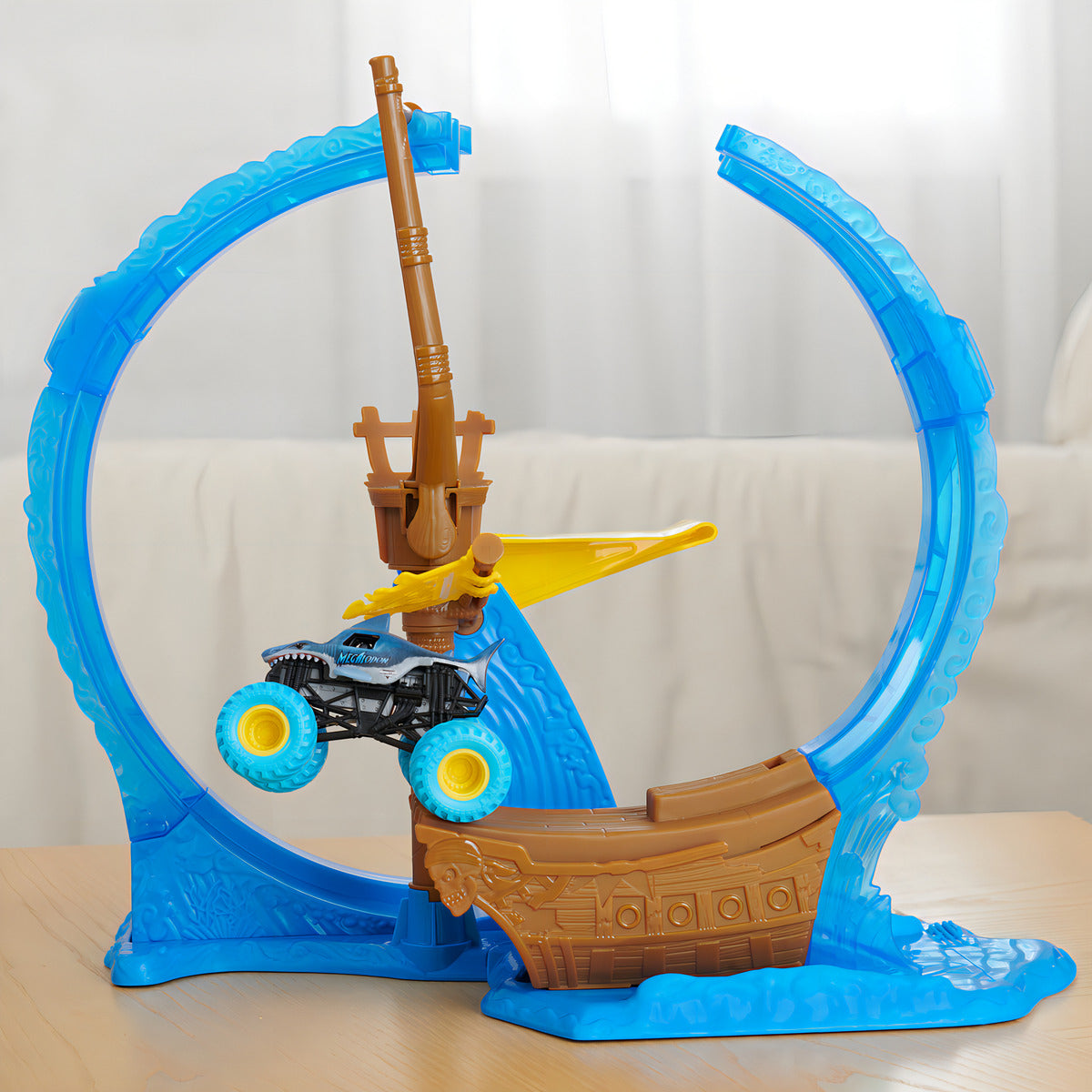 Monster Jam 6070018 Set Megalodon Loop of Doom con camión 1:64