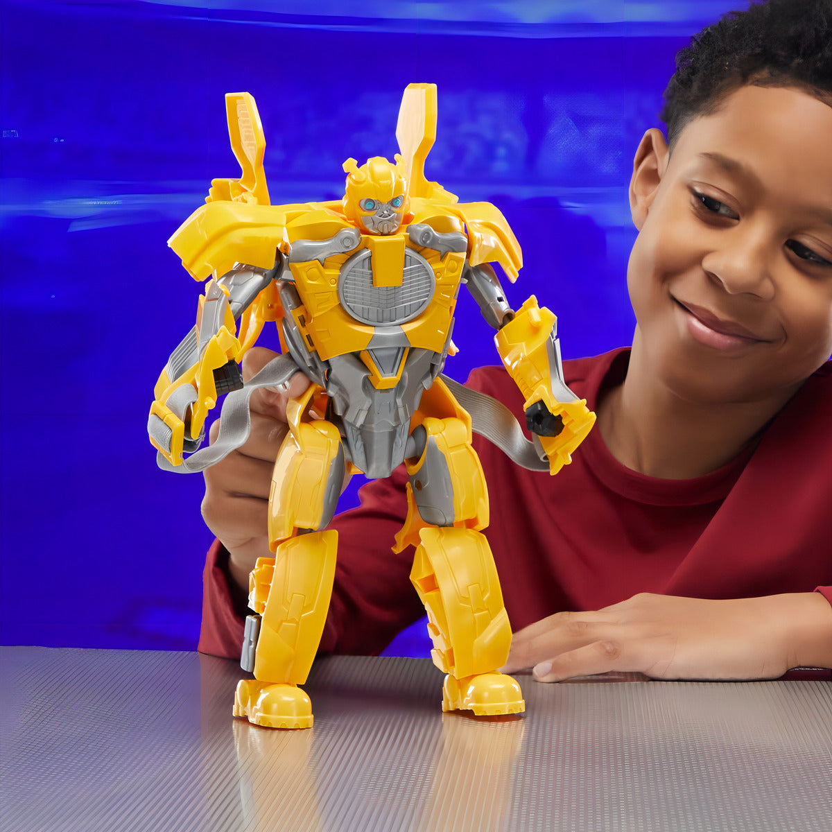 Figura De Acción y Máscara Transformers One Bumblebee B-127 +6 años