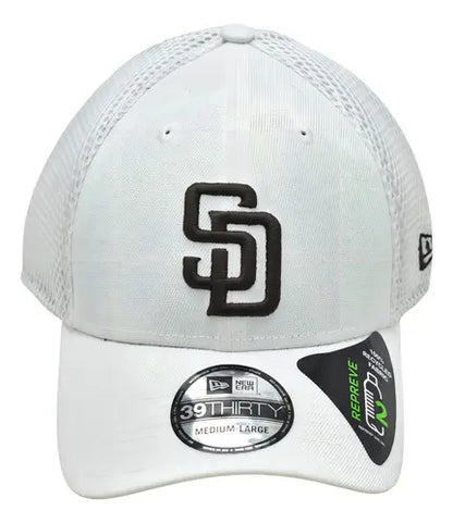 New Era Gorra San Diego Padres MLB Repreve 39thirty Talla Mediana Blanco Bordado Estructura Reciclada Accesorio Moderno y Sostenible