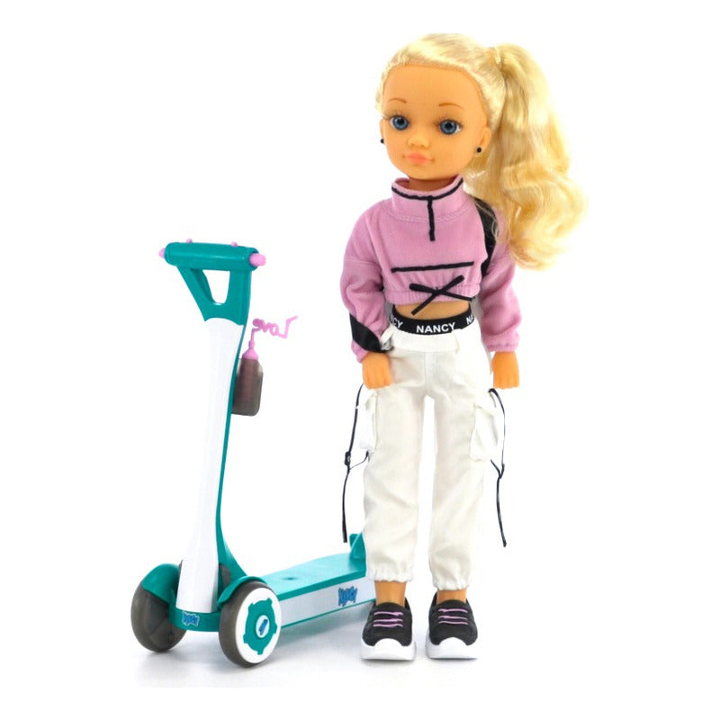 Nancy Un Dia Con Mi Patinete Con Accesorios 42cm Famosa