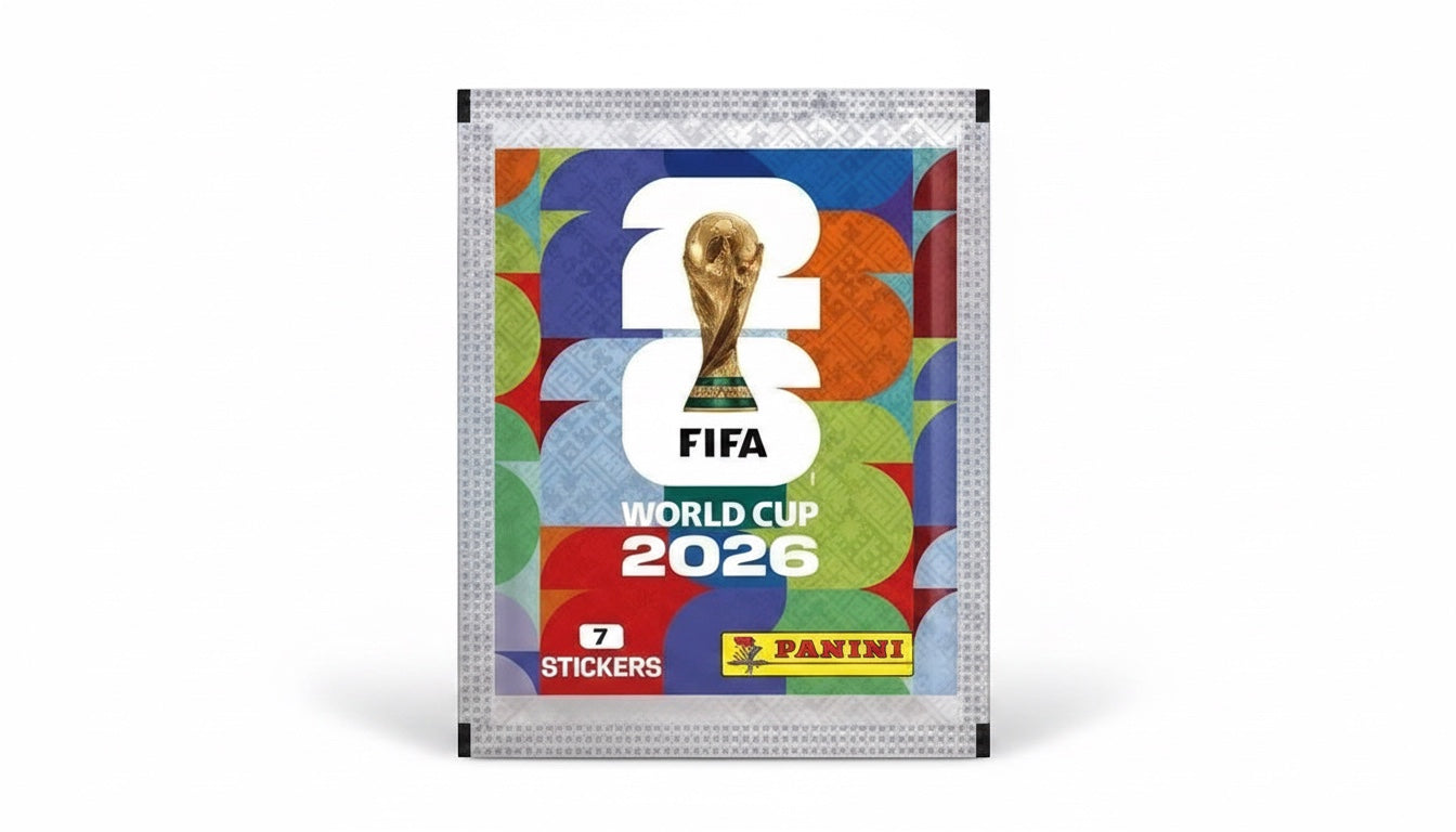 Sobre de cromos Panini FIFA World Cup 2026 con el trofeo de la Copa del Mundo y diseño geométrico multicolor. Contiene 7 cromos.